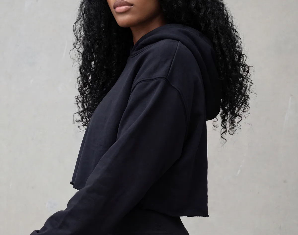 Hoodie cropped Classior, de lado