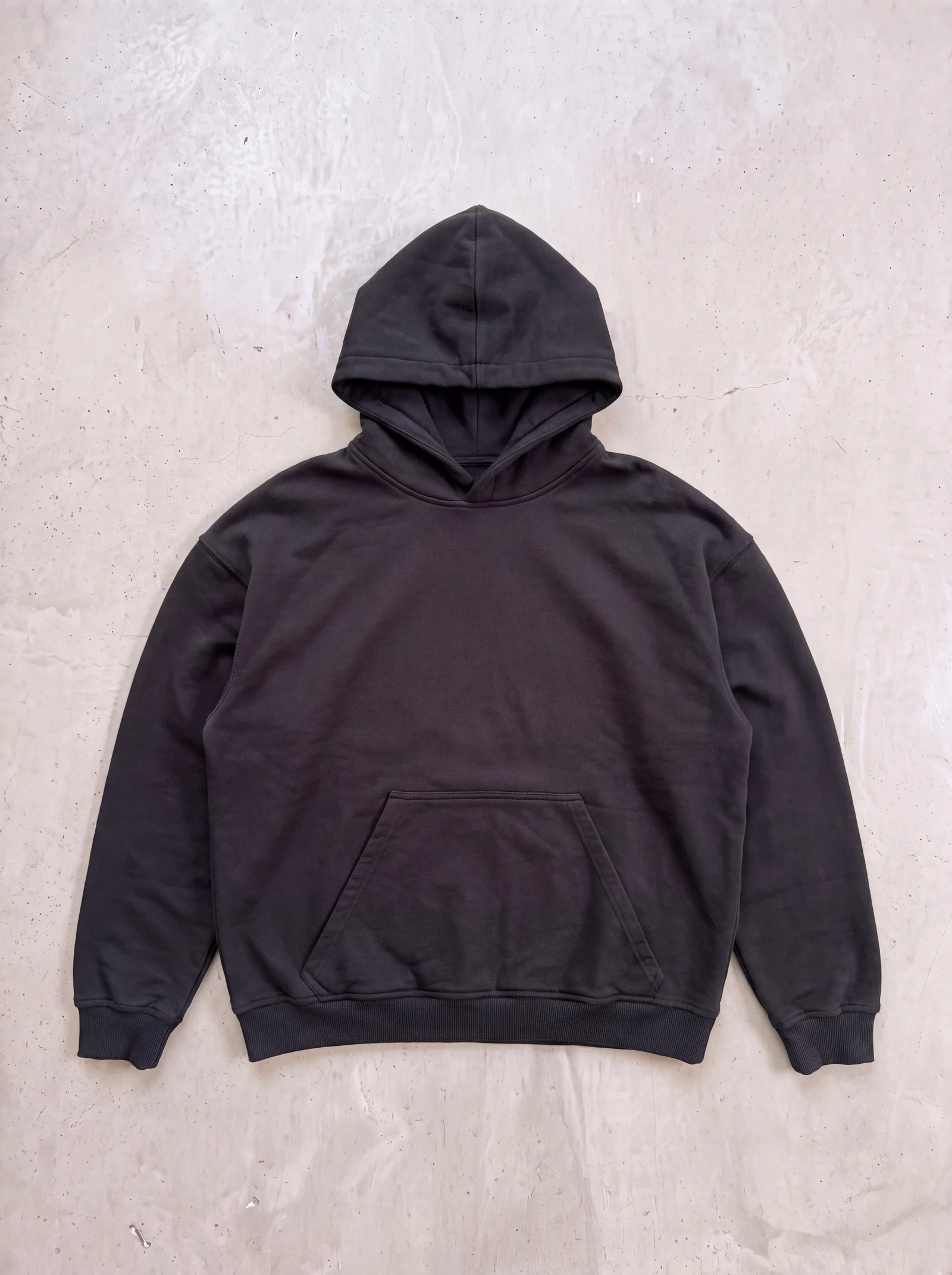 Hoodie Básico Negro — frente