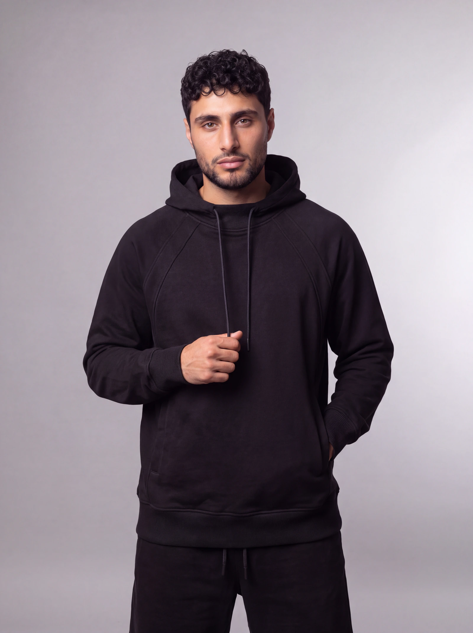 Hoodie Manga Ranglan — Negro