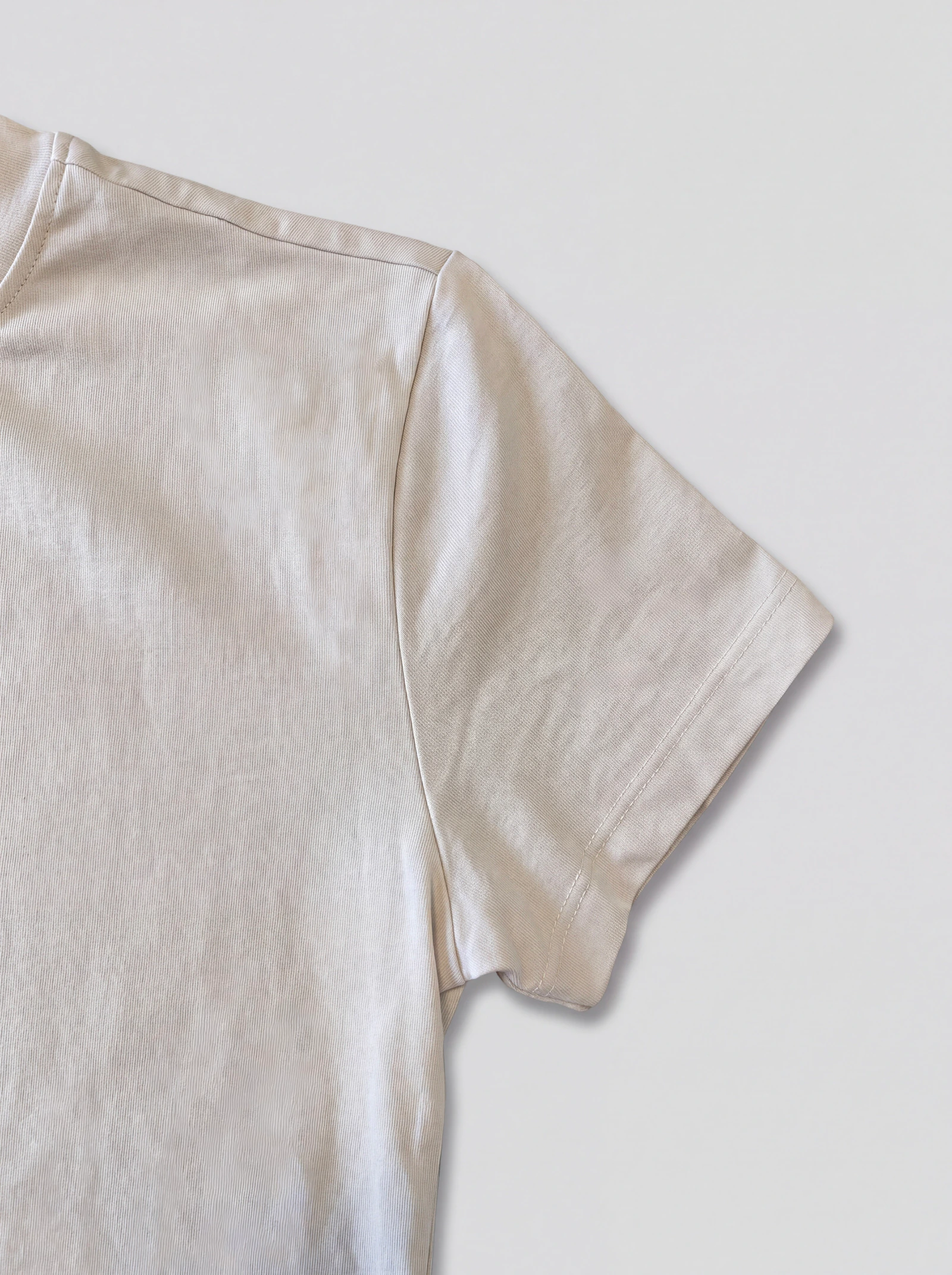 Camiseta Básica Ajustada Larga Beige — detalle: sisa