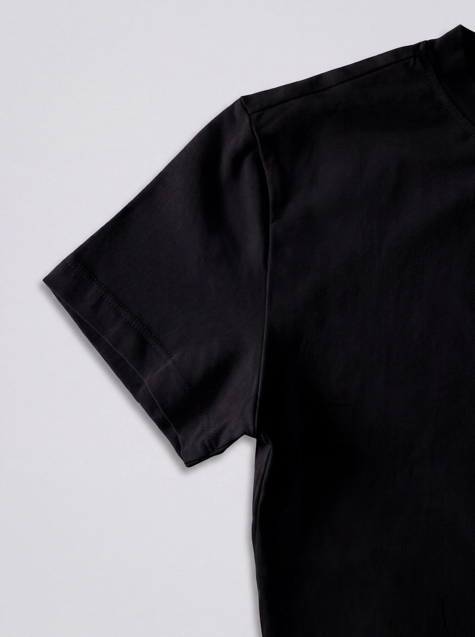 Camiseta Básica Ajustada Larga Negro — detalle: sisa