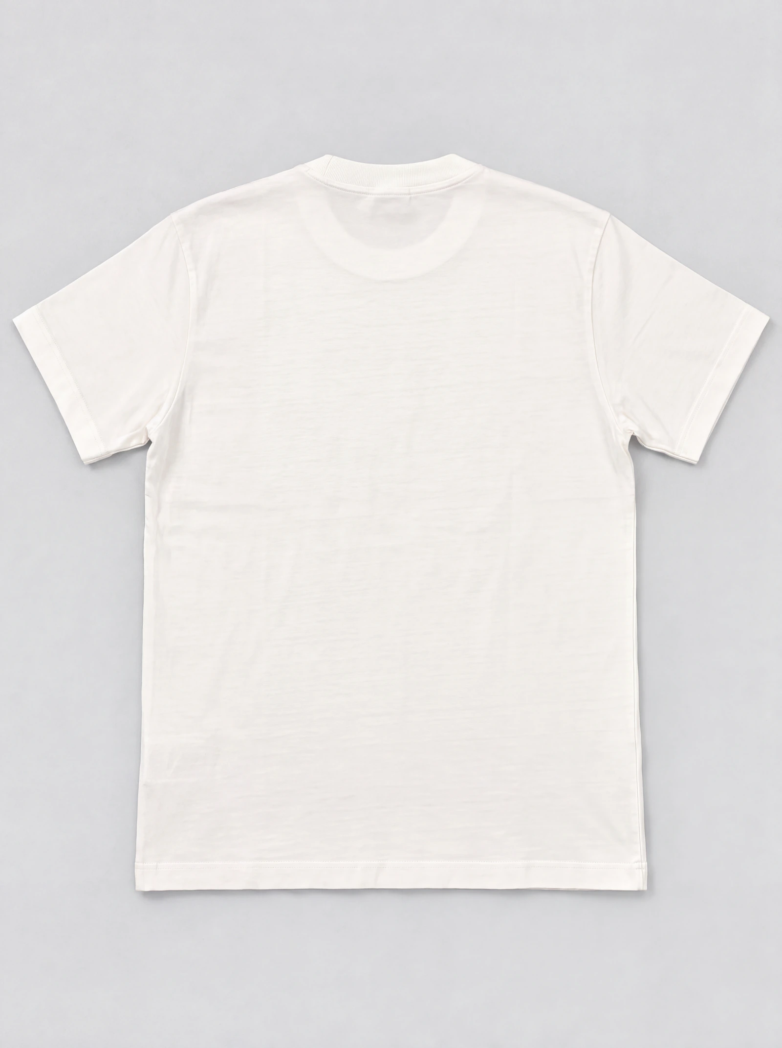 Camiseta Clásica Crudo — espalda