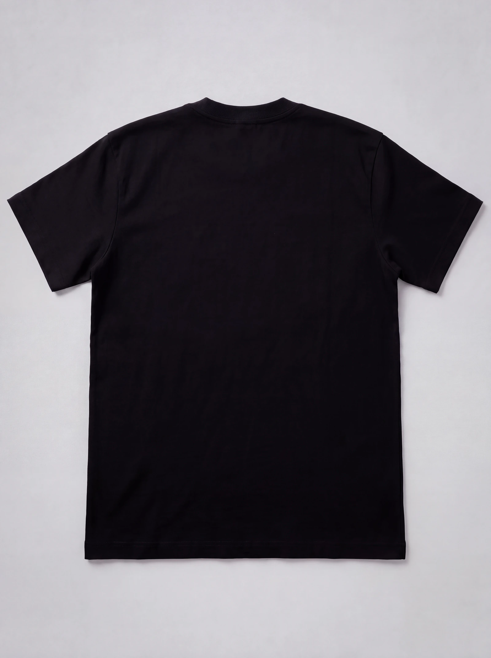 Camiseta Clásica Negro — espalda