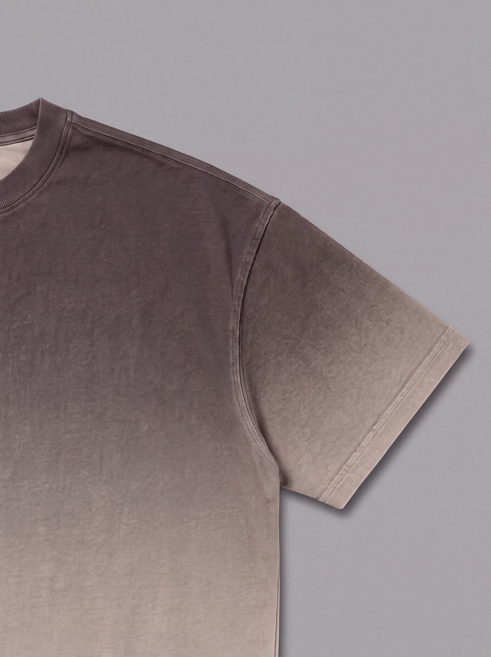 Camiseta Boxyover Aerógrafo Café — detalle: manga