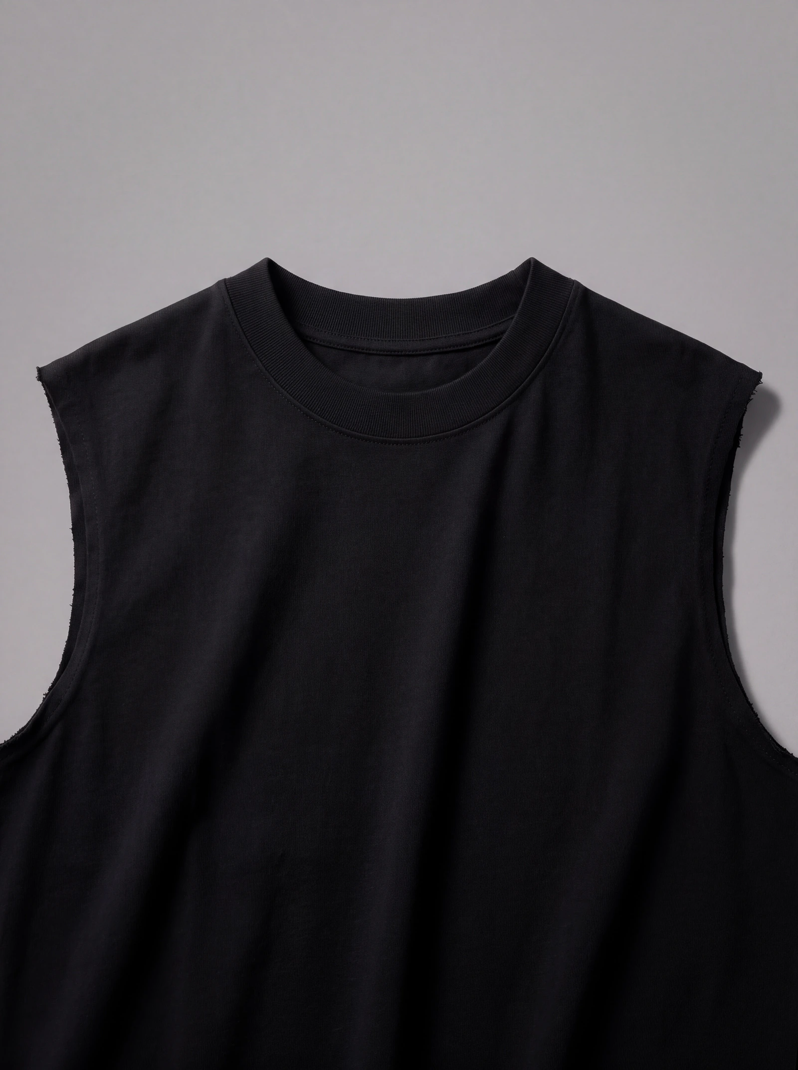 Camiseta Sisa Negro — detalle: cuello