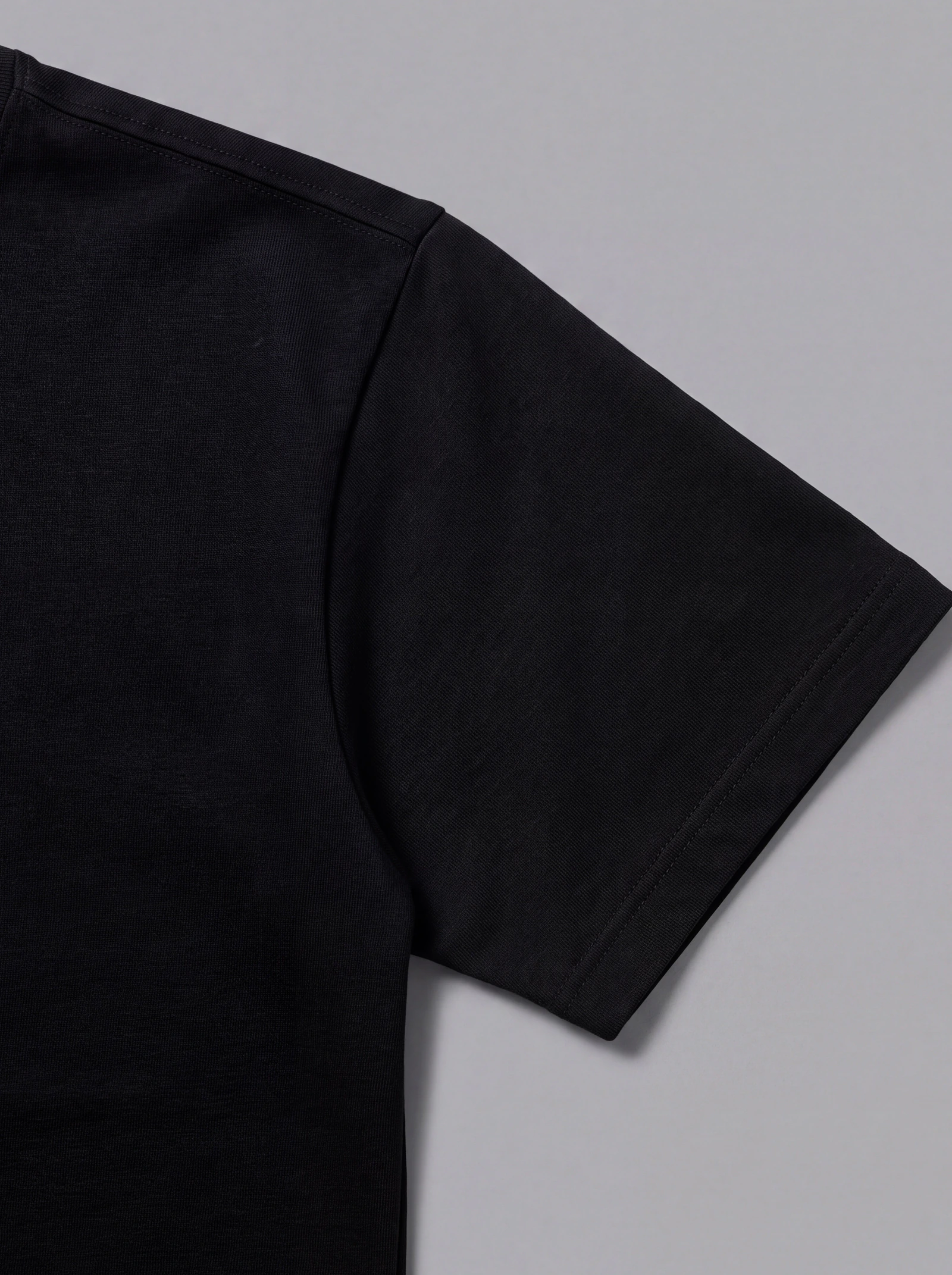Camiseta Boxyover Puntada Sonrisa Negro — detalle: manga