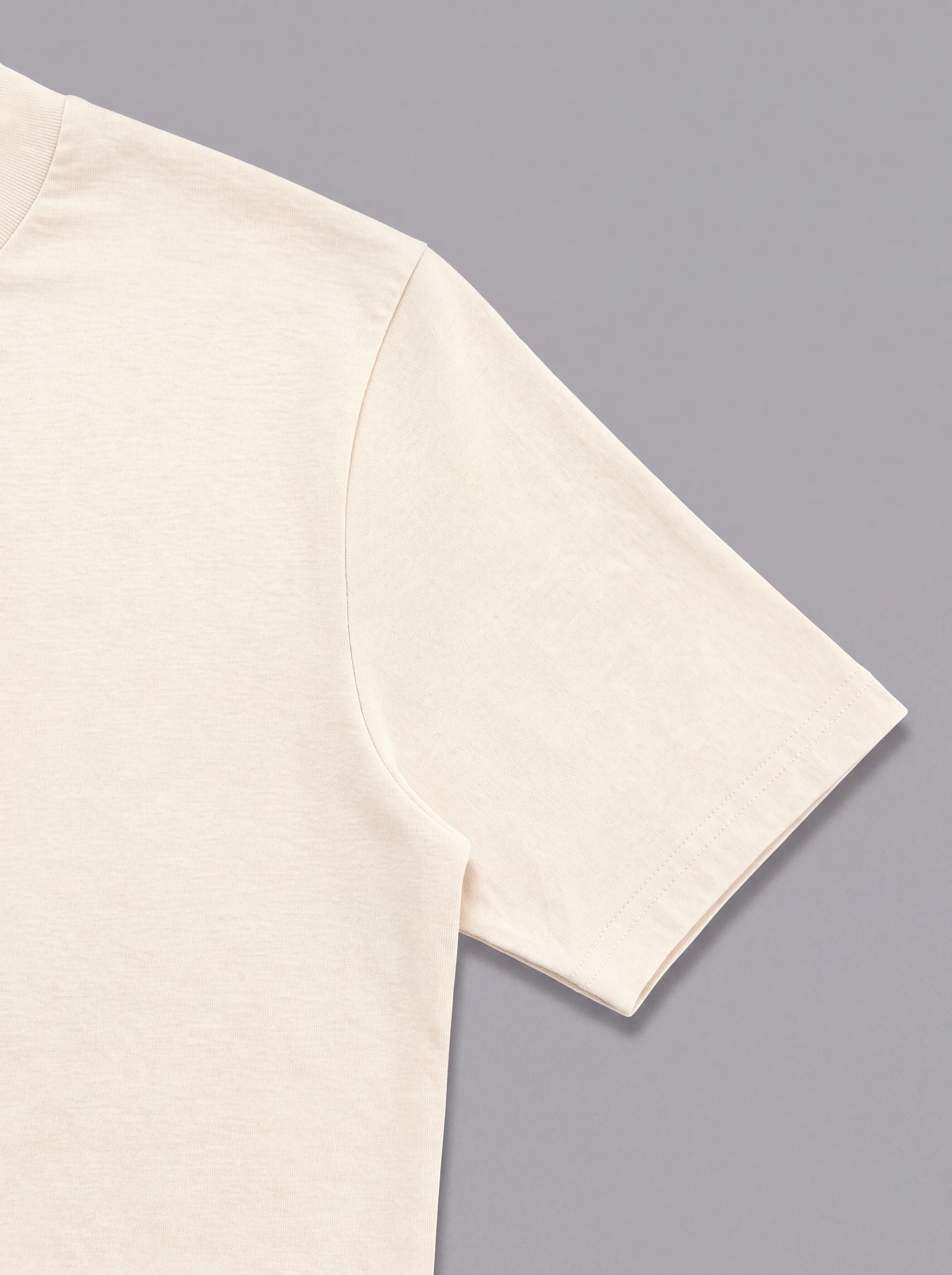 Crop Top Básico Mantequilla — detalle: manga