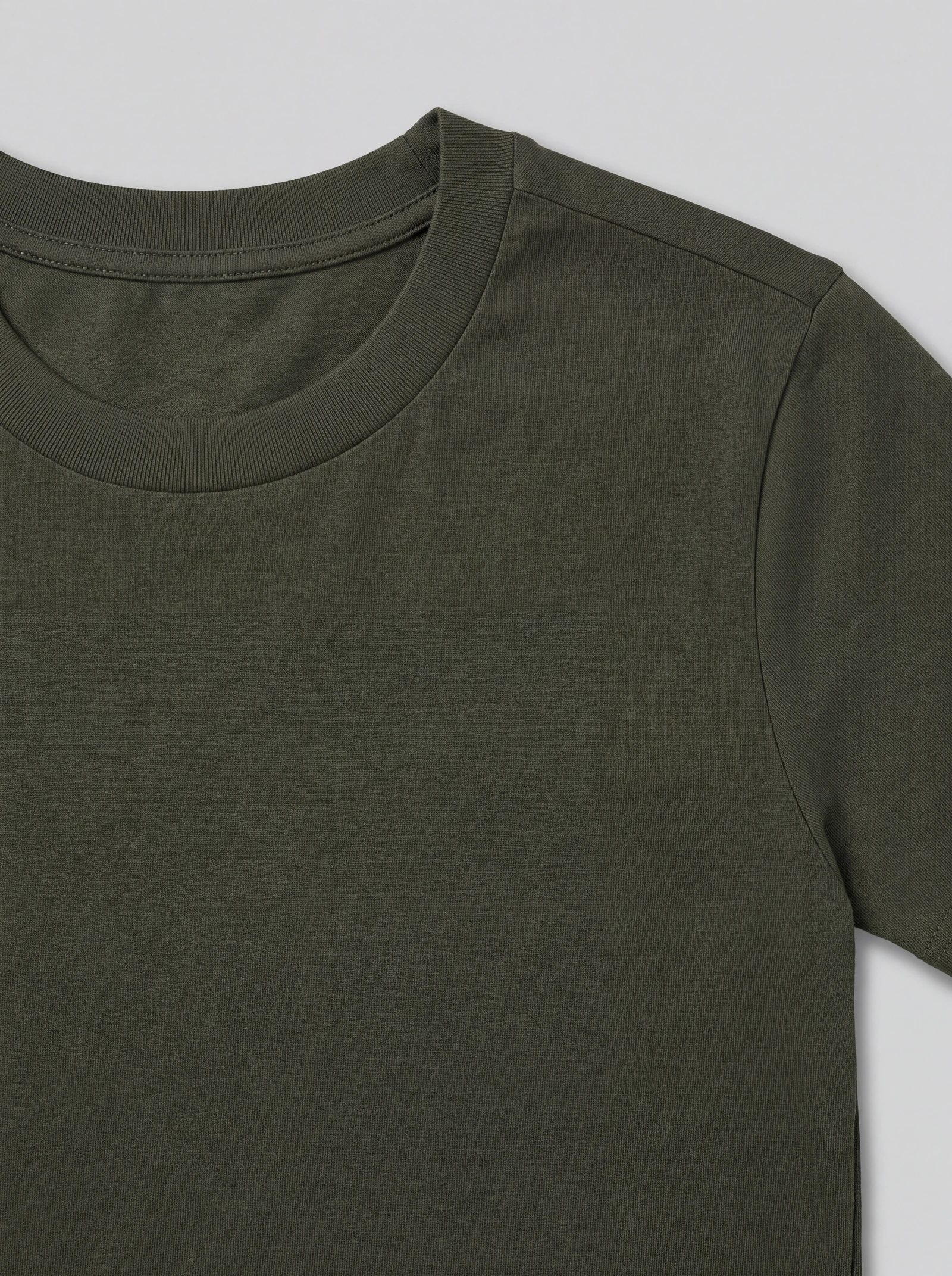 Crop Top Básico Verde Oscuro — detalle: cuello