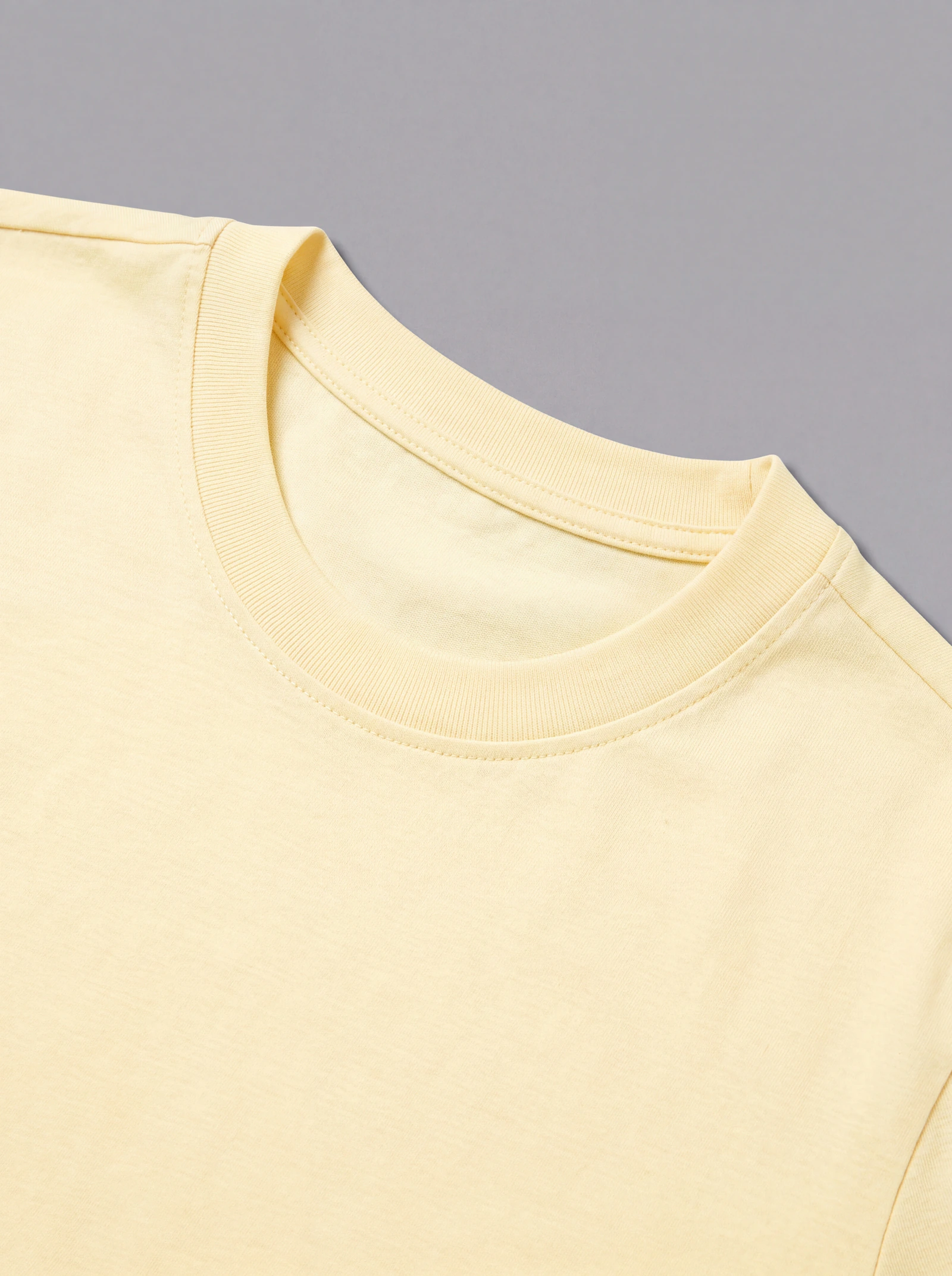 Camiseta Básica Dama Amarillo — detalle: cuello