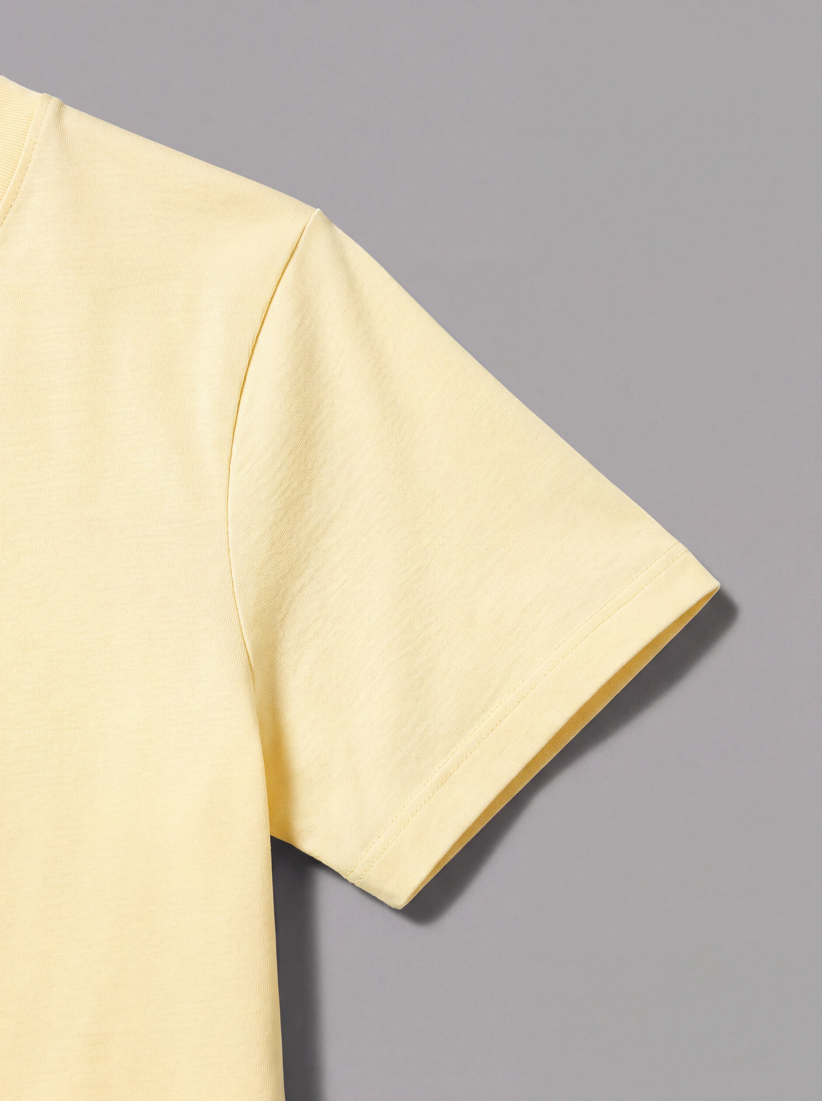 Camiseta Básica Dama Amarillo — detalle: manga