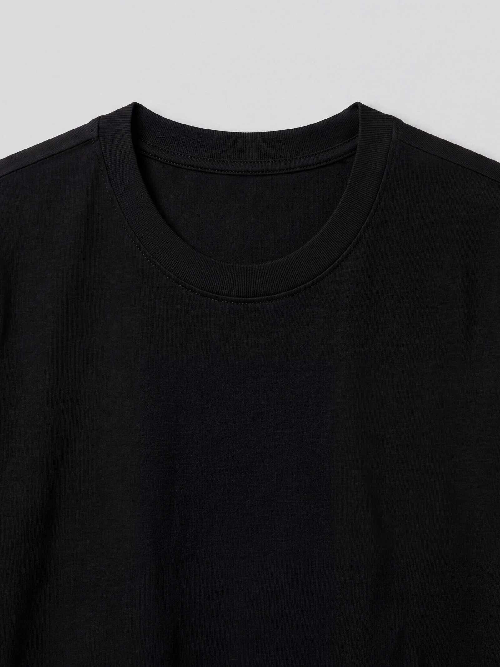 Camiseta Básica Dama Negro — detalle: cuello