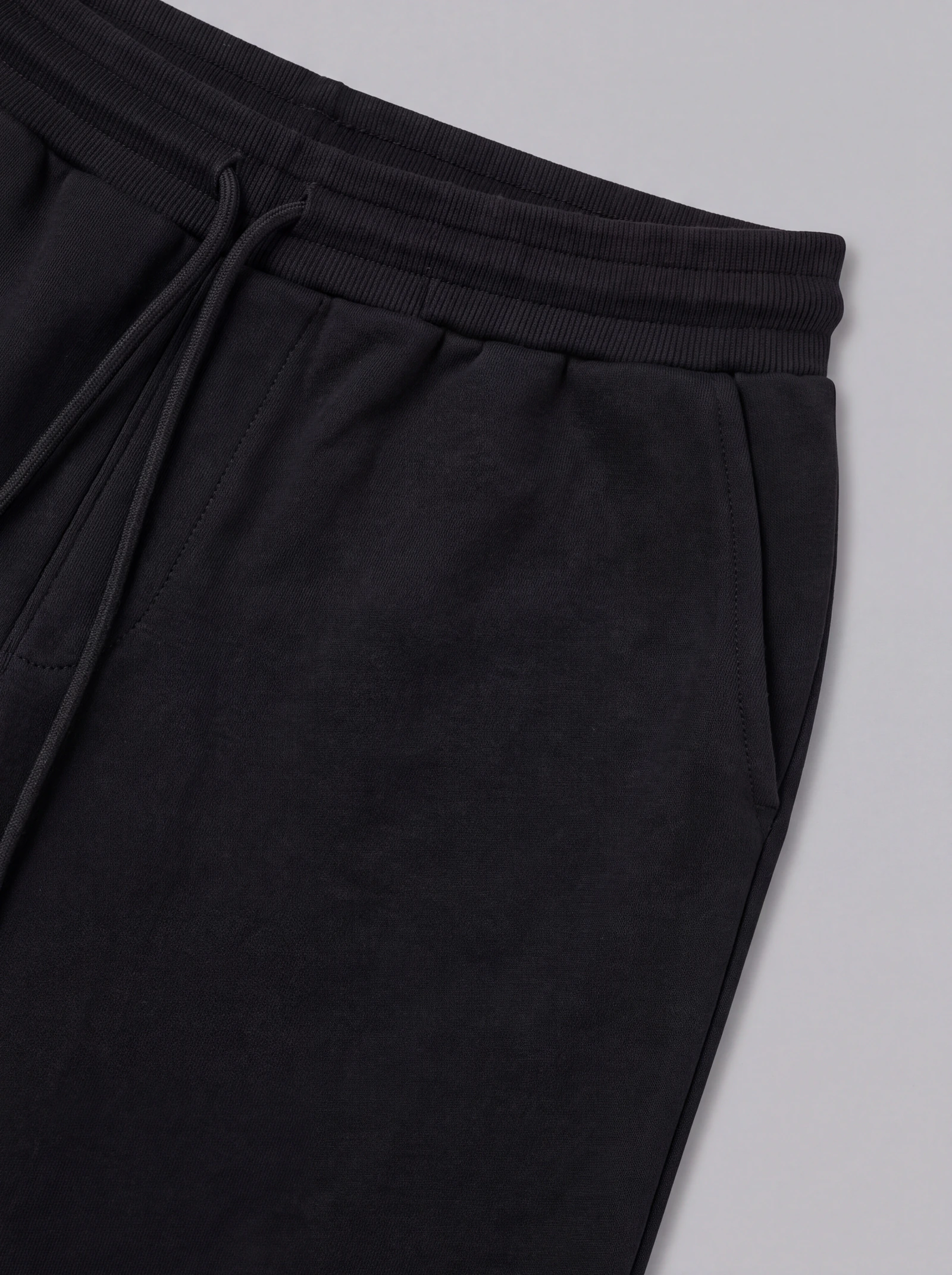 Jogger Básico Negro — detalle: bolsillo