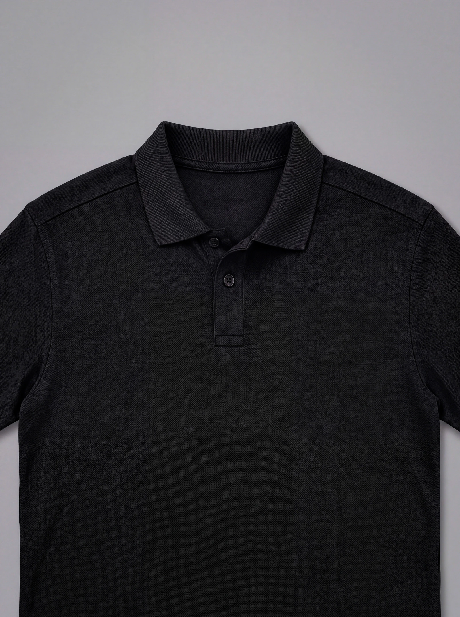 Polo Negro — detalle: cuello