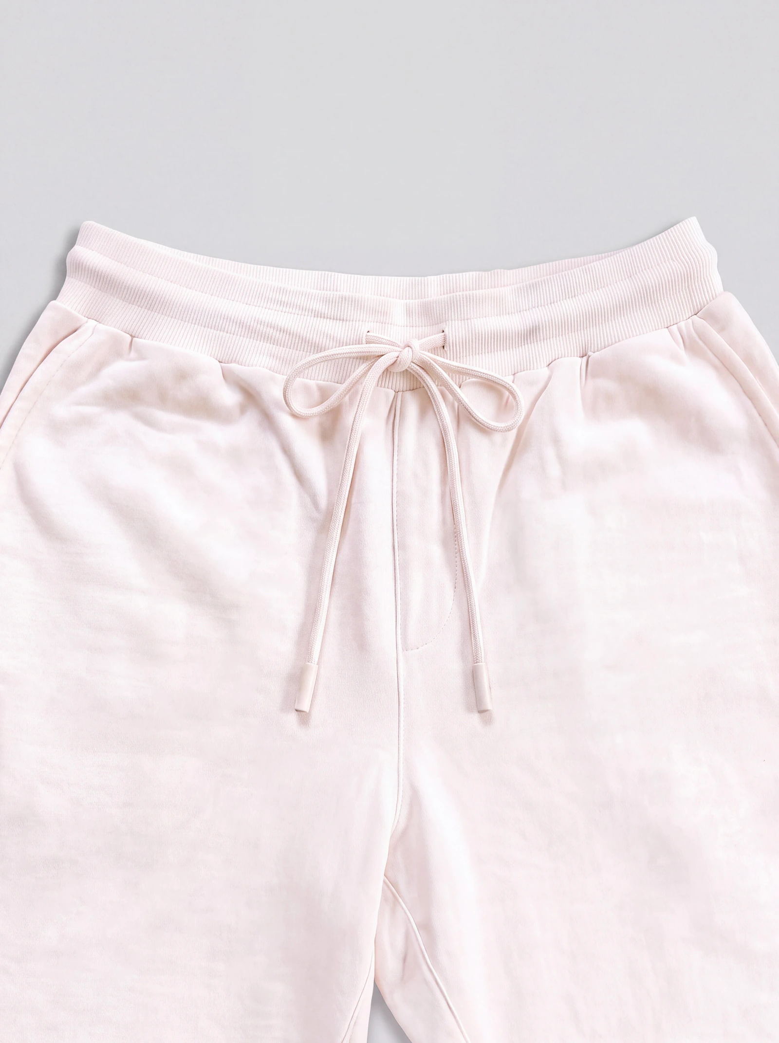 Short Básico Crudo — detalle: cintura
