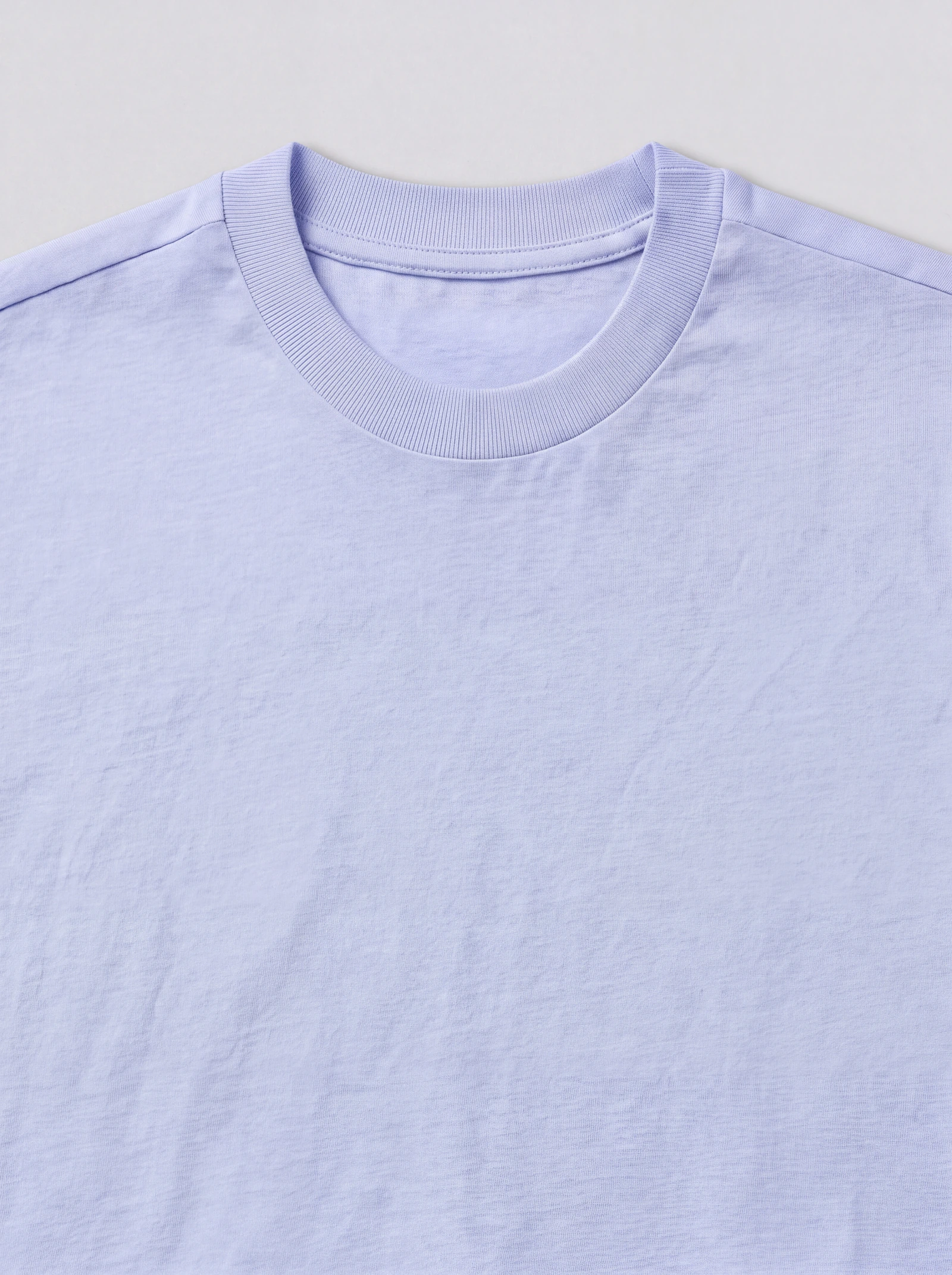 Crop Top Básico Azul — detalle: cuello