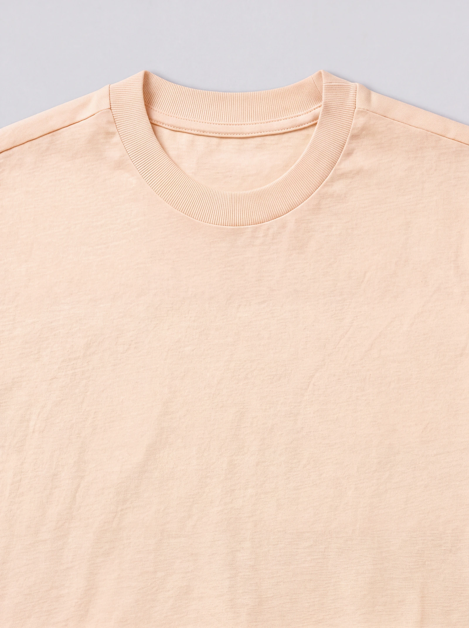 Crop Top Básico Naranja Claro — detalle: cuello