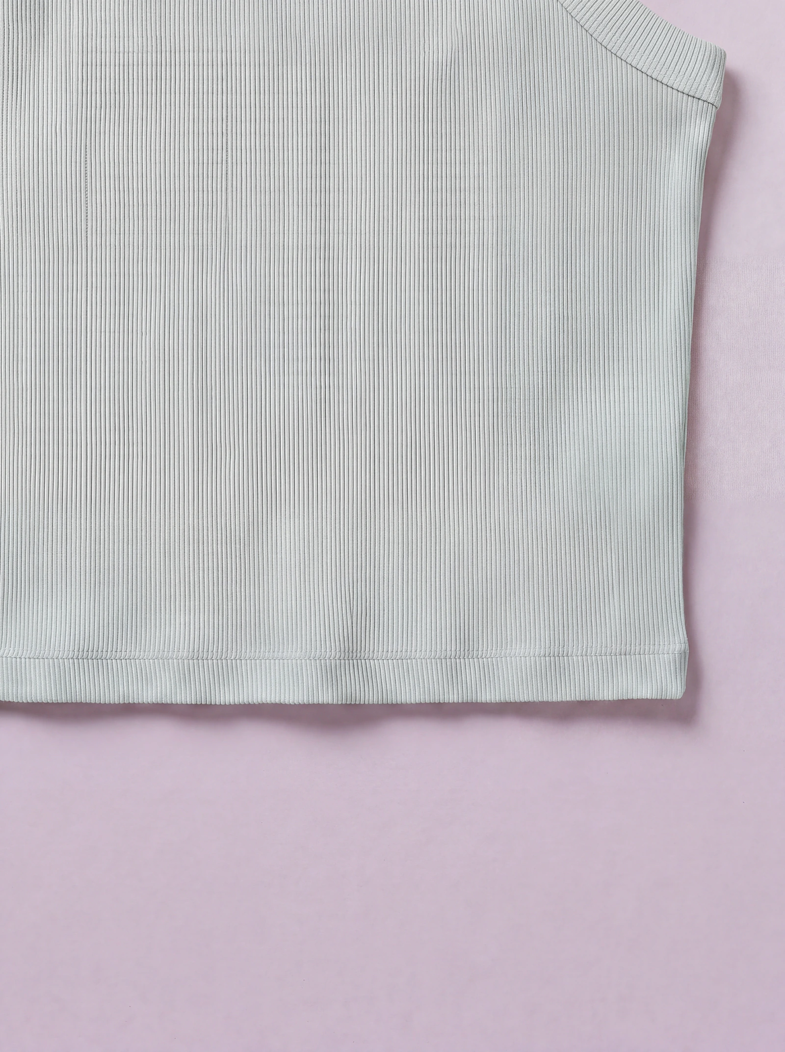 Tank Top Rib Verde Claro — detalle: cintura