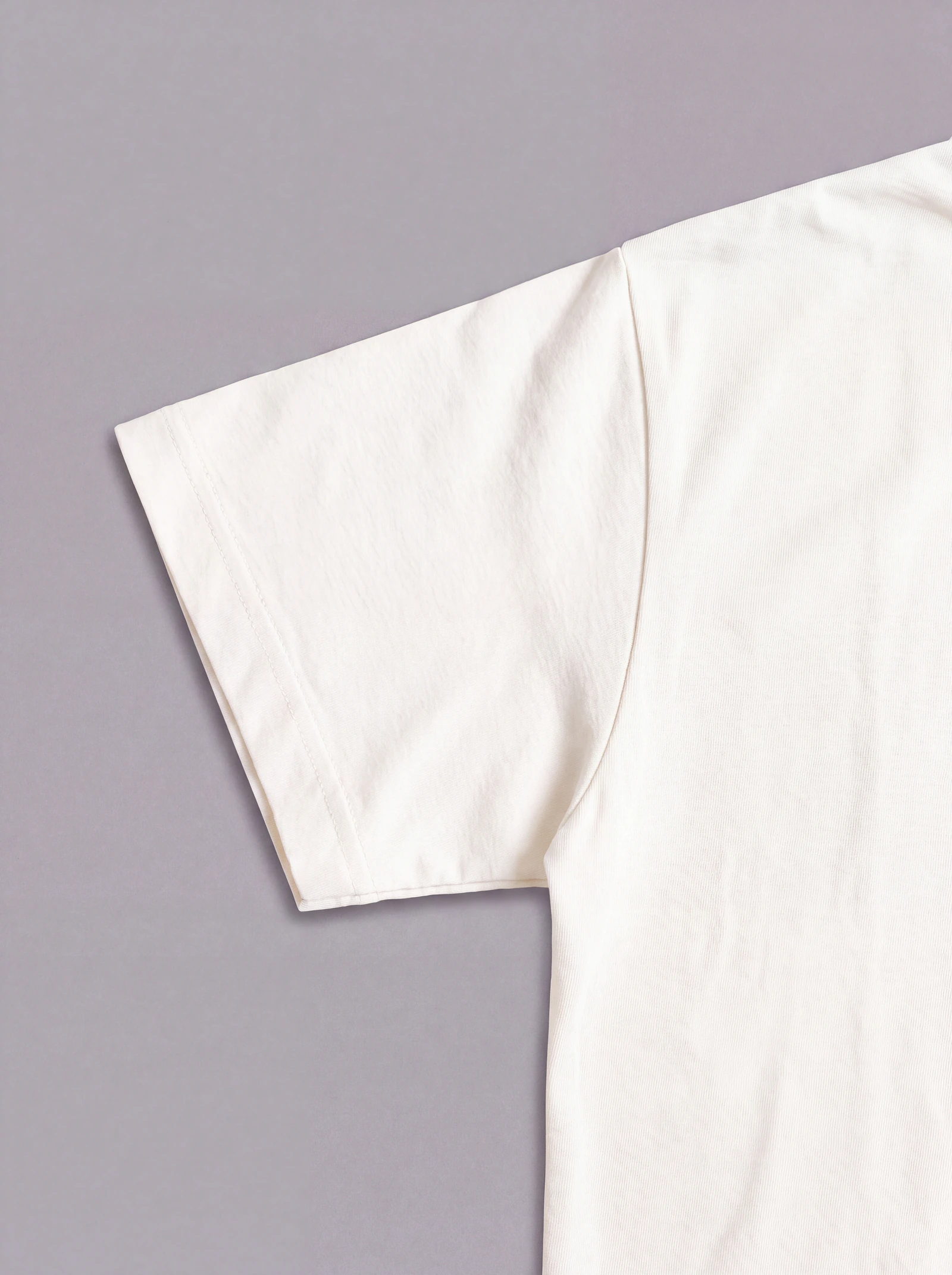 Camiseta Oversize Crudo — detalle: manga