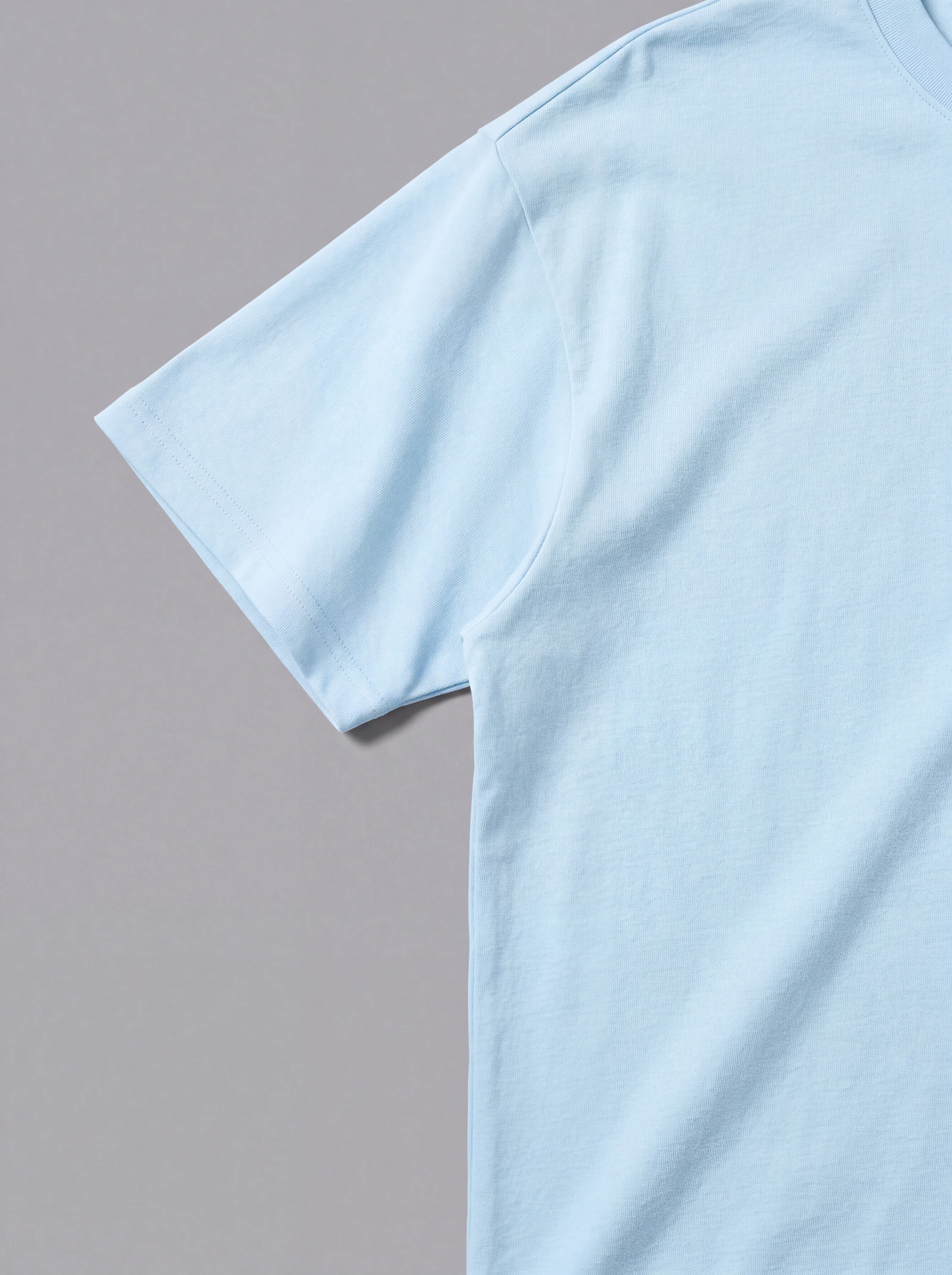 Camiseta Oversize Azul Claro — detalle: manga