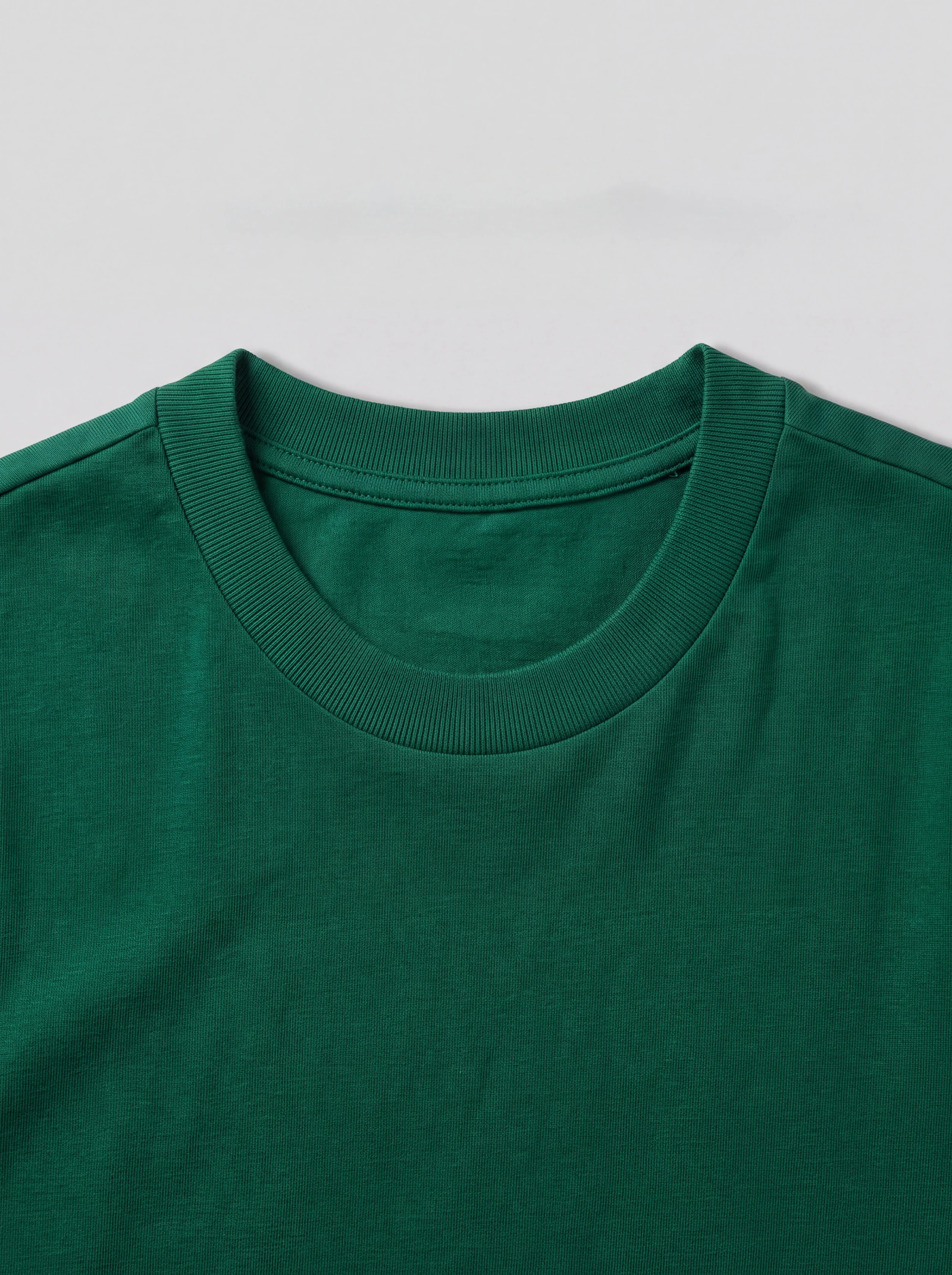 Camiseta Oversize Verde Jus — detalle: cuello