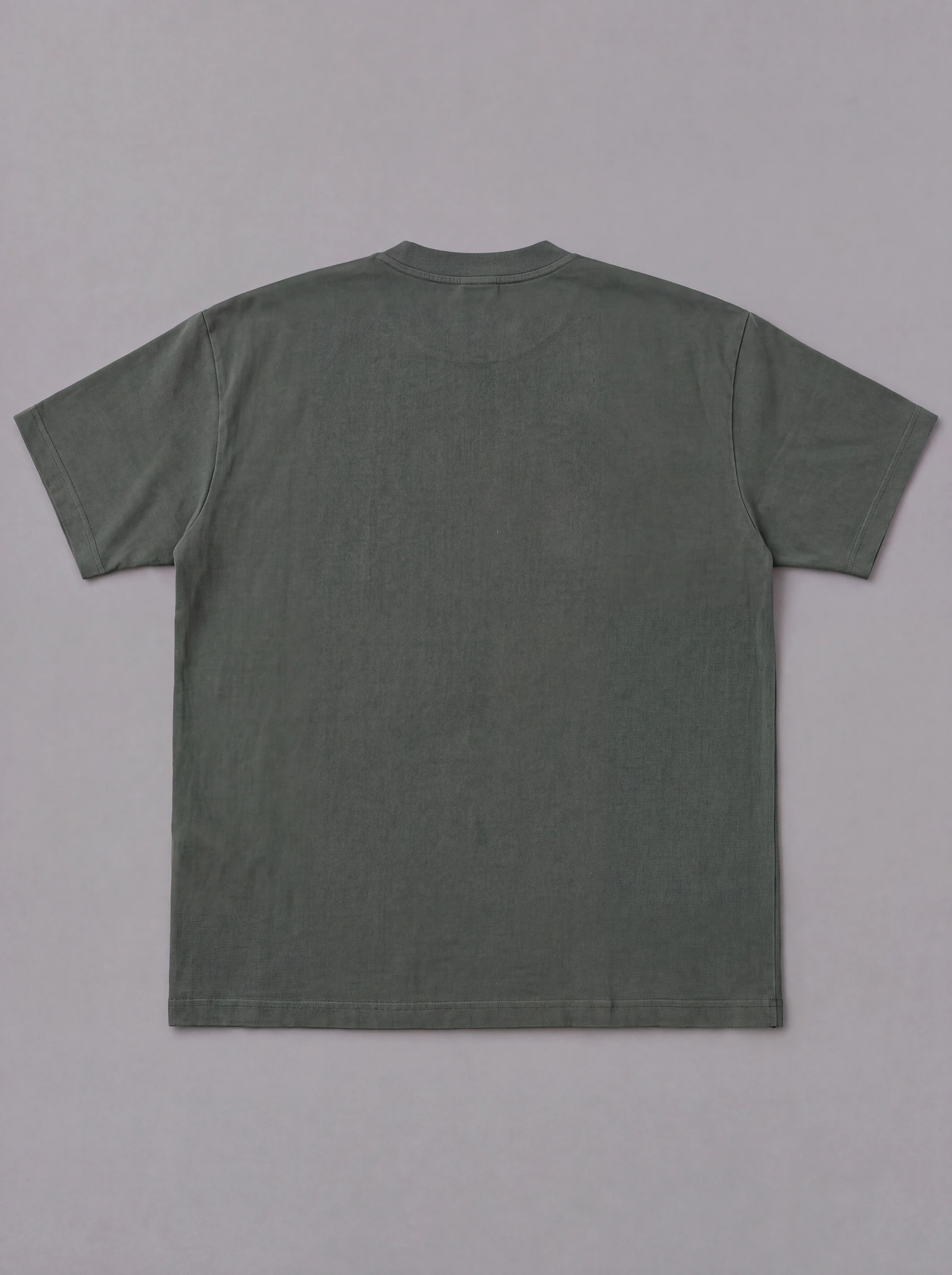 Camiseta Oversize Verde Militar — espalda